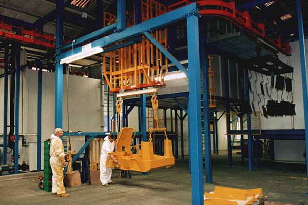 Telaio di autocarro ribaltabile su una sezione di sollevamento/abbassamento MCM Tipper Truck Chassis on a MCM Lift/Drop Section