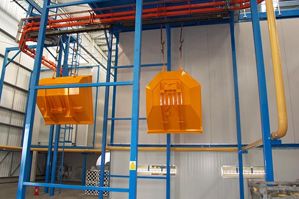 Salta su un trasportatore MCM AT500 Power & Free Skips on a MCM AT500 Power & Free Conveyor