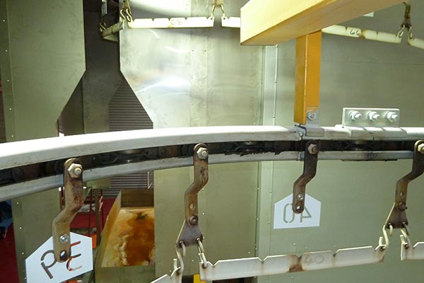 MCM Sidetrack – Sistemi di trasporto monorotaia aerei MCM Sidetrack – Overhead Monorail Conveyor Systems