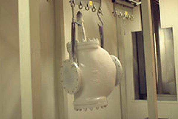 I trasportatori aerei MCM forniscono una soluzione per le valvole di sbarramento MCM Overhead Conveyors Provide a Solution for Weir Valves